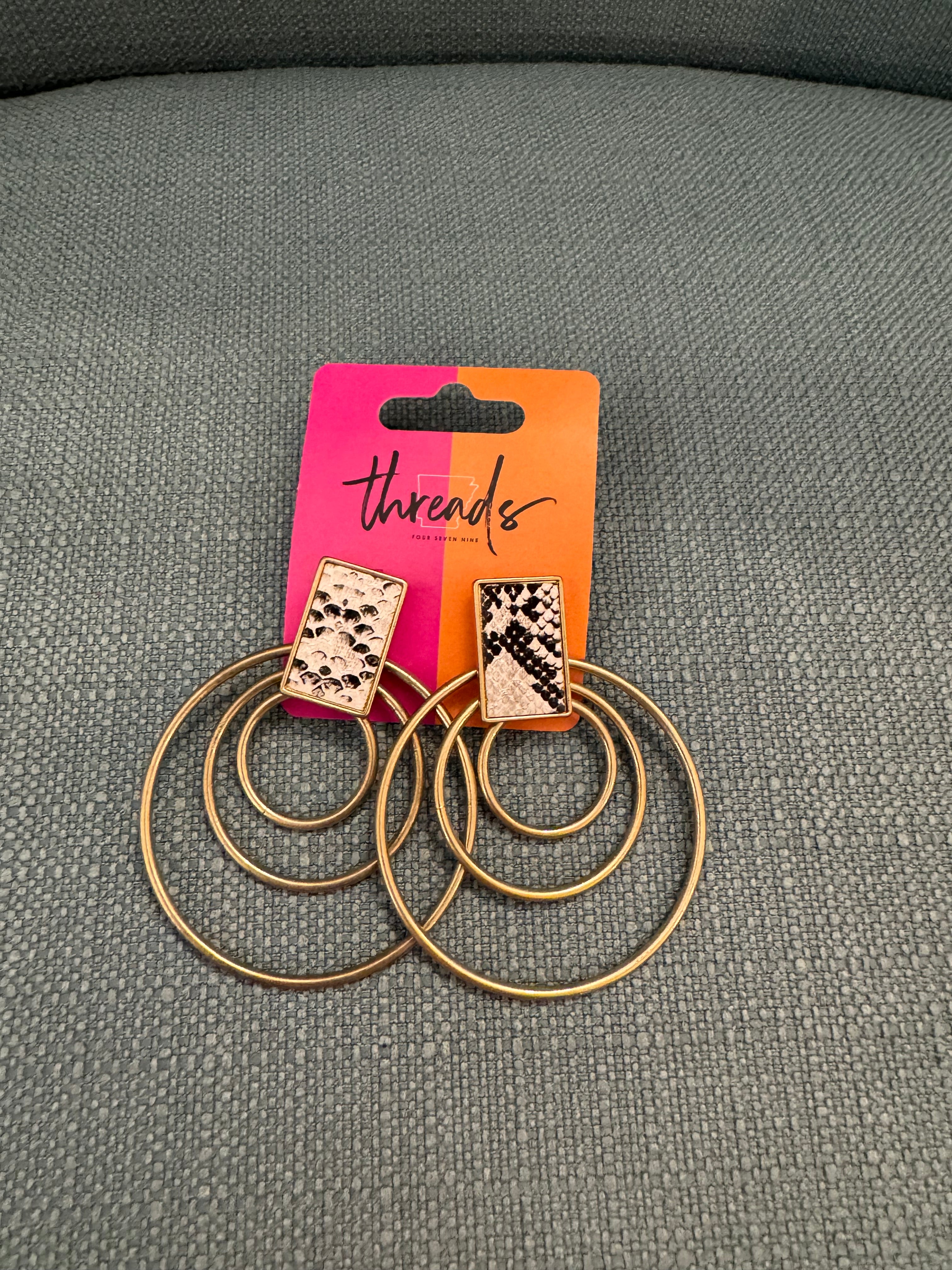 WHITE SNAKE PRINT EARRING